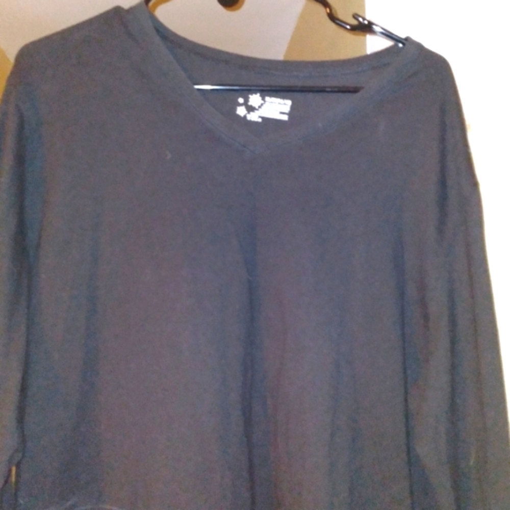 Black cotton v-neck shirt XL